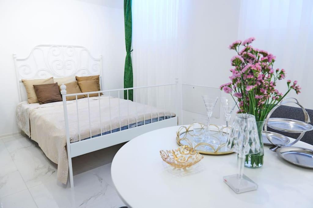 White Bliss Hideaway *