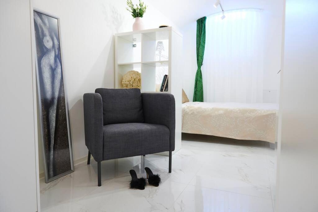 White Bliss Hideaway *